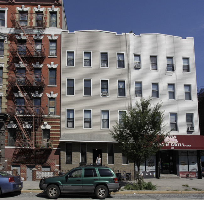 681 Metropolitan Ave in Brooklyn, NY - Building Photo - Building Photo