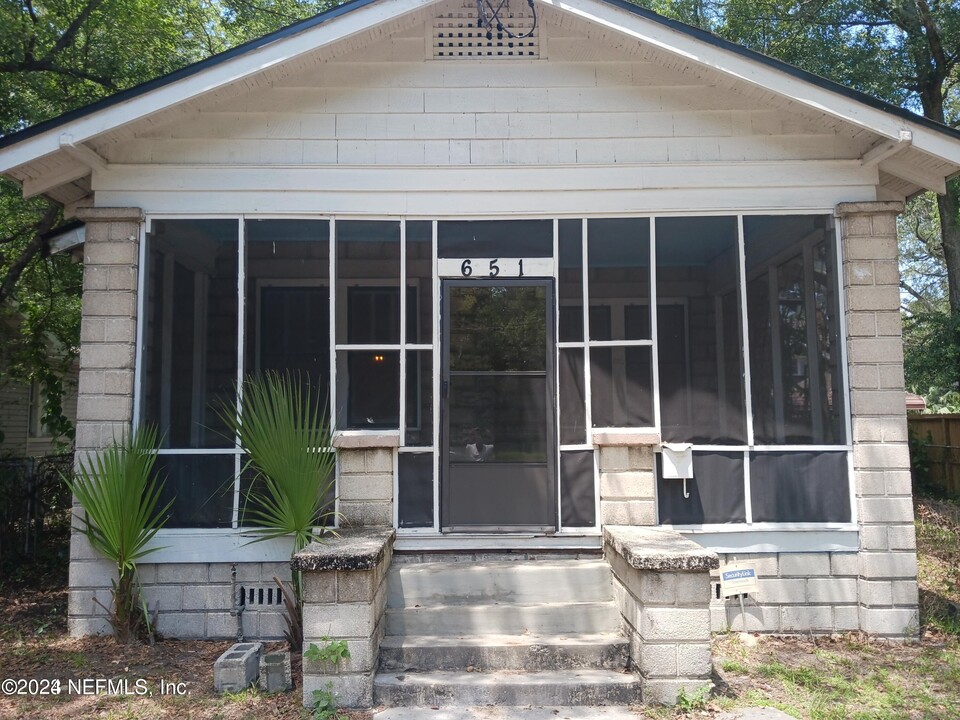 651 Basswood St in Jacksonville, FL - Building Photo