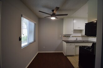 4201 Arch Dr, Unit 02 in Los Angeles, CA - Building Photo - Building Photo