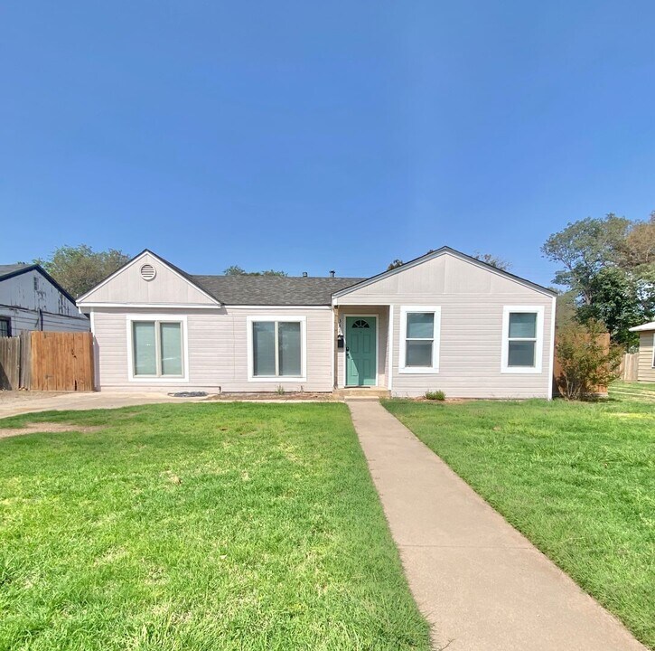3416 27th St in Lubbock, TX - Foto de edificio