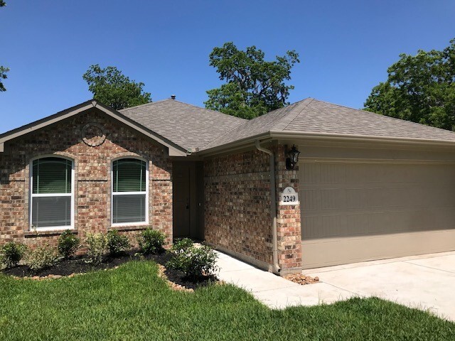 2249 Ridgewood Dr in West Columbia, TX - Building Photo - Building Photo