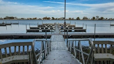 704 Mariner Cir in Webster, NY - Foto de edificio - Building Photo