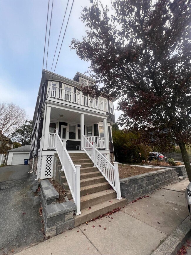 110 W Quincy St, Unit #1 in Somerville, MA - Building Photo - Building Photo