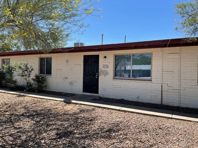 4206 E Los Robles St in Tucson, AZ - Building Photo - Building Photo
