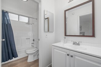 Regency Manor in Los Angeles, CA - Building Photo - Interior Photo