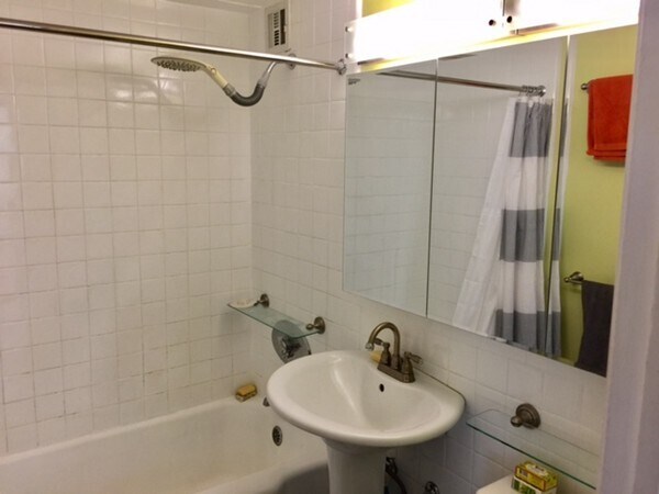 112 Pinckney St, Unit 111 in Boston, MA - Building Photo - Building Photo