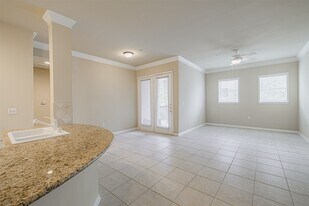 2400 McCue Rd in Houston, TX - Building Photo