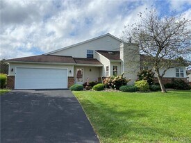 20 Southwick Dr in Orchard Park, NY - Building Photo