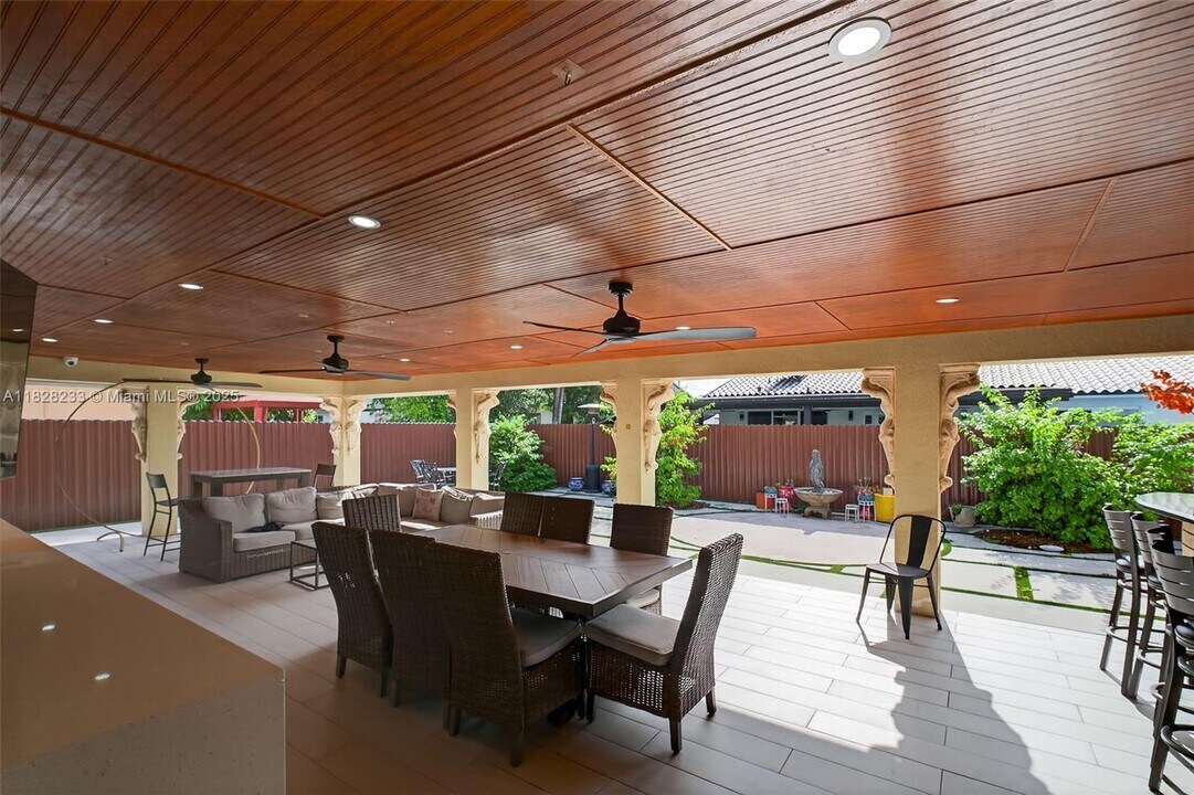 2431 SW 127th Ave in Miami, FL - Building Photo
