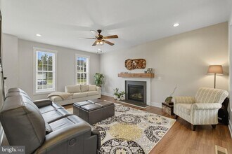 8193 Major Watters Ct in Warrenton, VA - Building Photo - Building Photo