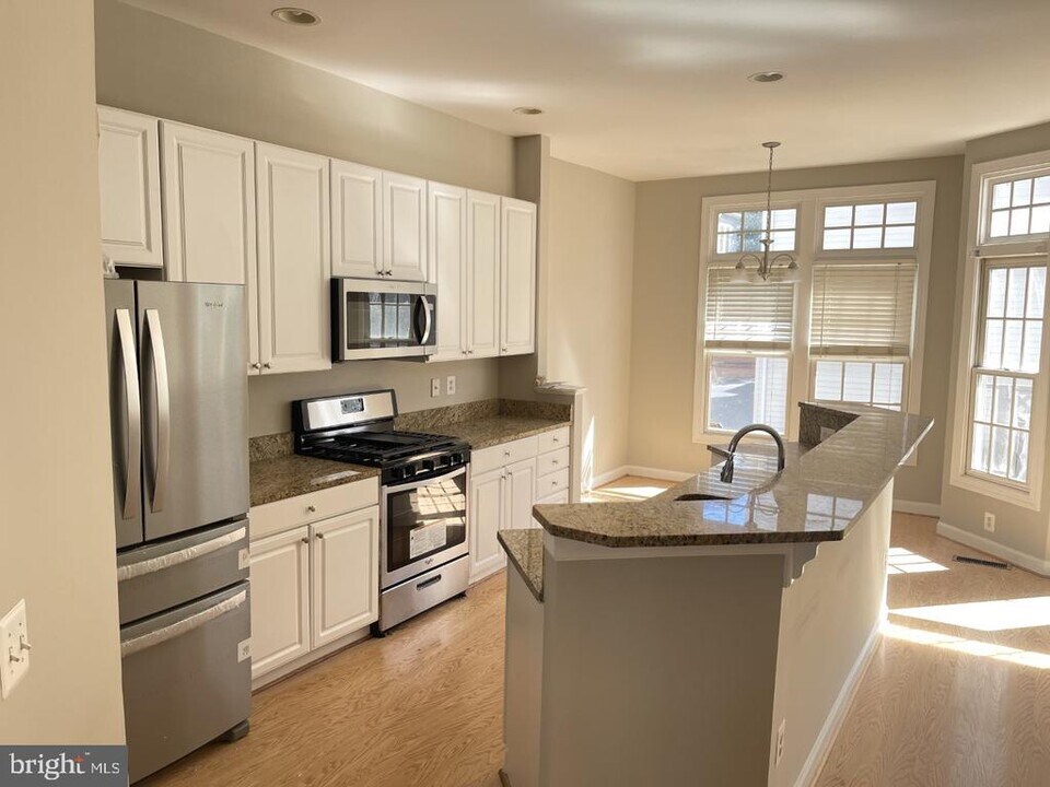 4307 Thomas Brigade Ln in Fairfax, VA - Building Photo