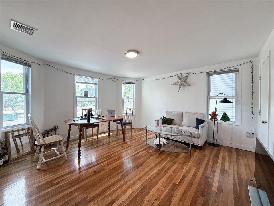 803 Boylston St, Unit B in Chestnut Hill, MA - Foto de edificio