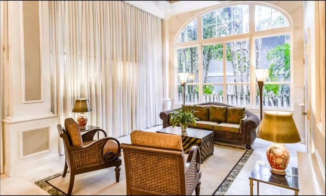 235 Sunrise Ave in Palm Beach, FL - Building Photo - Building Photo