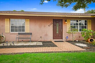 6128 Carthage Cir S in Greenacres, FL - Building Photo - Building Photo