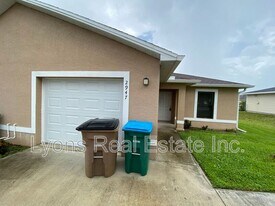 2947 Skyline Blvd in Cape Coral, FL - Building Photo