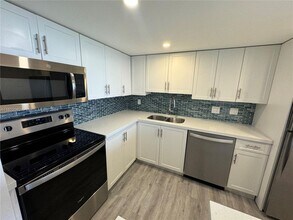 200 SE 15th Rd in Miami, FL - Building Photo - Building Photo