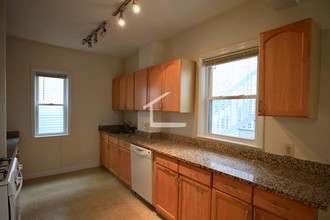 7 Washburn Terrace, Unit 2 in Brookline, MA - Building Photo - Building Photo