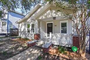 413 W 10th St in Houston, TX - Building Photo
