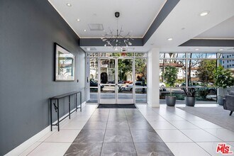 453 S Kenmore Ave in Los Angeles, CA - Foto de edificio - Building Photo