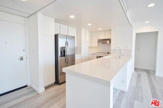 2170 Century Pk E in Los Angeles, CA - Foto de edificio - Building Photo