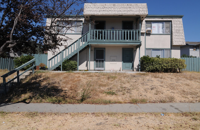 Sierra Village Apartments in San Jose, CA - Building Photo - Building Photo