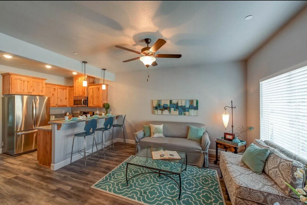 Midtown 557 in Chico, CA - Building Photo