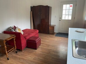 6711 SE 65th Ave, Unit Breezy Brentwood Bungalow in Portland, OR - Foto de edificio - Building Photo