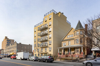 2203 Clarendon Rd in Brooklyn, NY - Building Photo - Building Photo