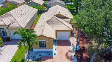 3025 NW 99th Pl in Doral, FL - Building Photo - Building Photo