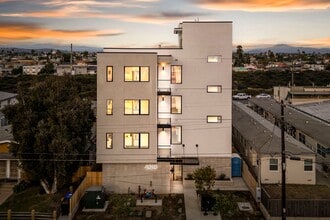 4505 Illinois Street - North Parks Newest in San Diego, CA - Foto de edificio - Building Photo