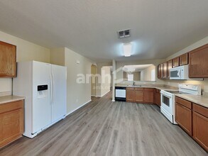 806 Silverado Way in San Antonio, TX - Building Photo - Building Photo