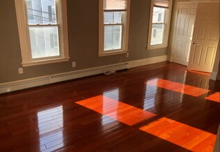 67 Flint St, Unit 2 in Somerville, MA - Building Photo - Building Photo