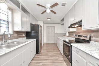 215 Veselka Rd in Freeport, TX - Building Photo - Building Photo