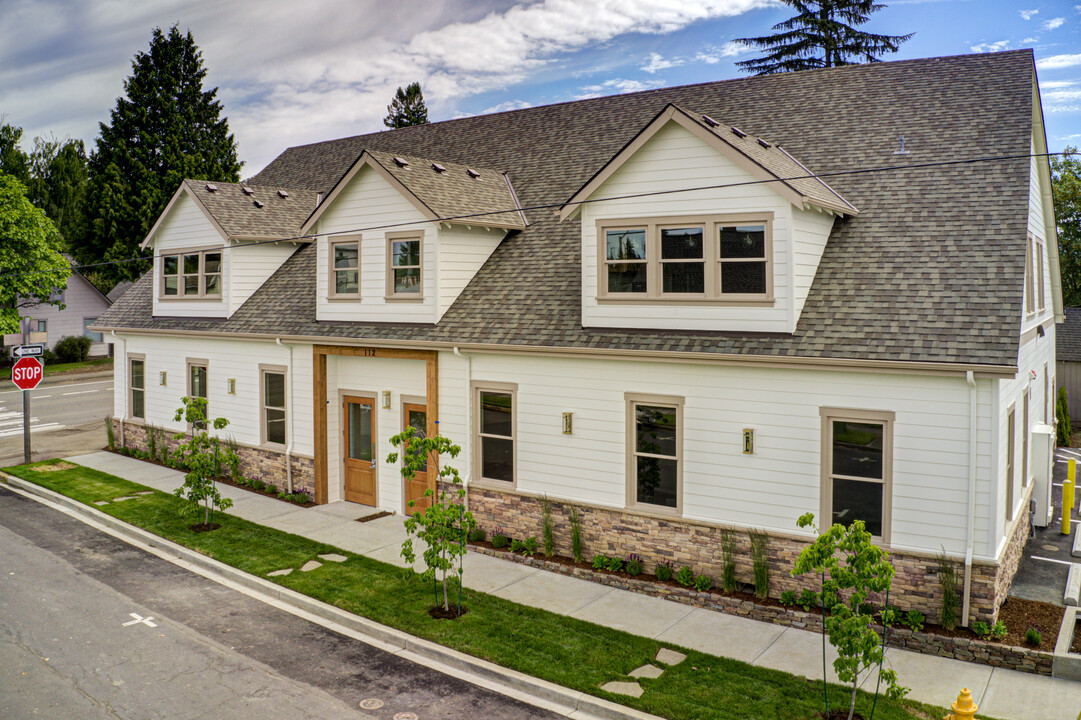 Hancock Commons in Newberg, OR - Foto de edificio