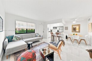 2930 Day Ave in Miami, FL - Building Photo