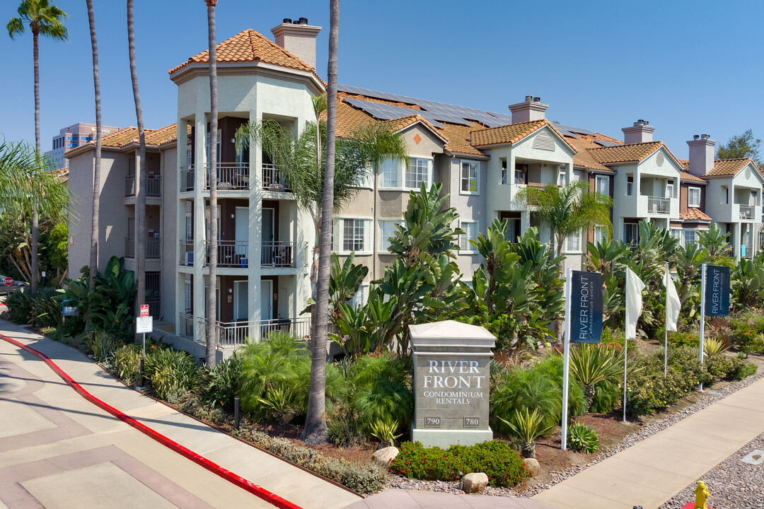 River Front Condominium Rentals in San Diego, CA - Foto de edificio