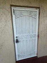 715 Lori Dr, Unit 201 in Palm Springs, FL - Building Photo - Building Photo