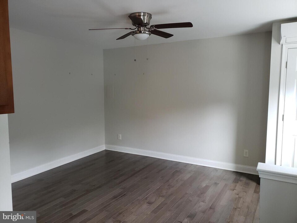 250 S Washington St Photo