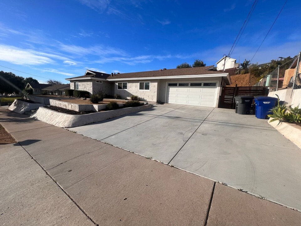 1691 Pepper Dr in El Cajon, CA - Building Photo