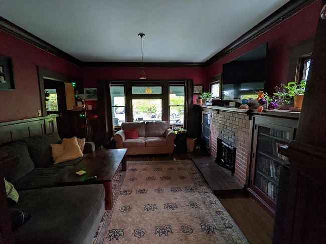 property at 5123 SE Hawthorne Blvd