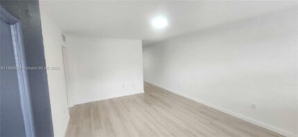 111 NW 152nd St in Miami, FL - Building Photo - Building Photo
