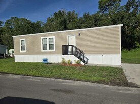 1400 Banana Rd in Lakeland, FL - Building Photo