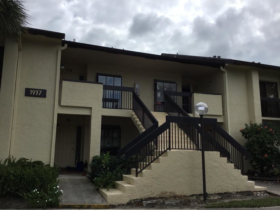 1937 SW 15th St-Unit -54 in Deerfield Beach, FL - Foto de edificio