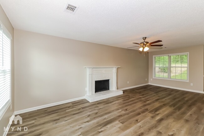 203 Peachtree Glen Dr in Ellenwood, GA - Building Photo - Building Photo