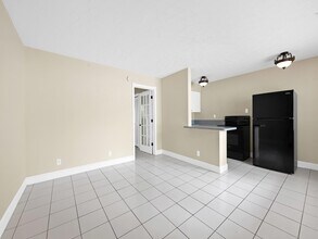 1219 NE 14th Ave, Unit 4 in Fort Lauderdale, FL - Building Photo - Building Photo