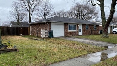 2507 Foxchase Ct W in Troy, OH - Building Photo - Building Photo