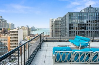 253 E Delaware Pl, Unit 7E in Chicago, IL - Foto de edificio - Building Photo