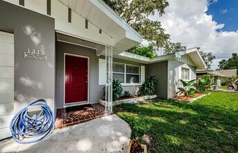 1310 Robin Hood Ln in Dunedin, FL - Building Photo - Building Photo