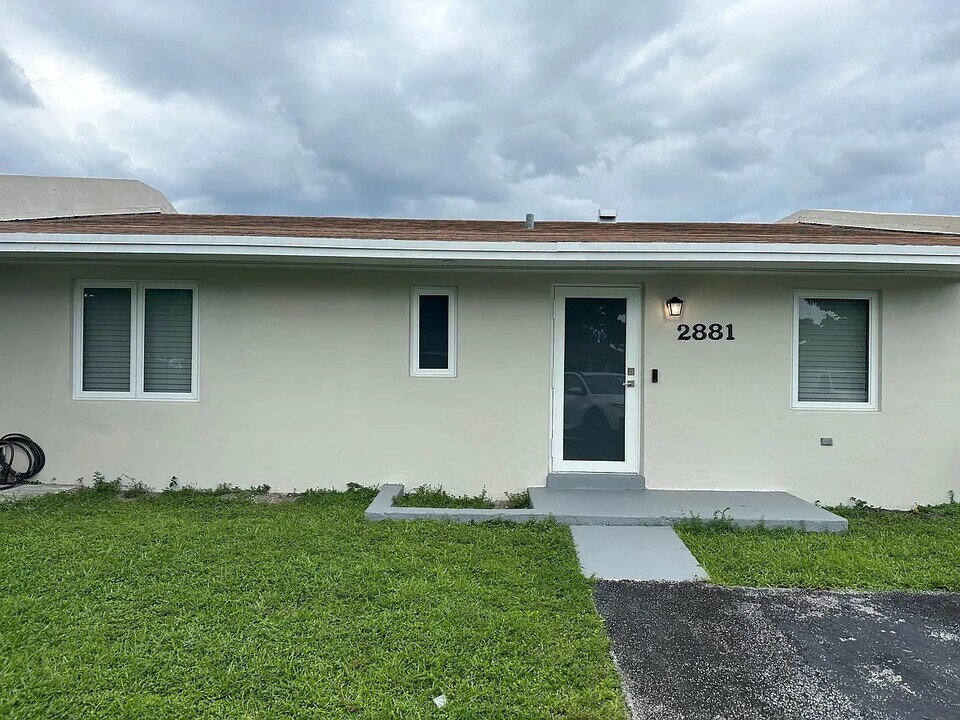 2881 NW 196th Ter in Miami Gardens, FL - Building Photo