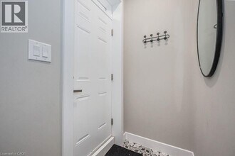 543 Dunbar Rd in Kitchener, ON - Building Photo - Building Photo